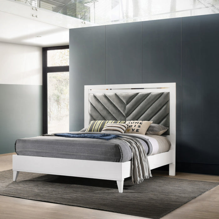 ACME Chelsie Queen Bed